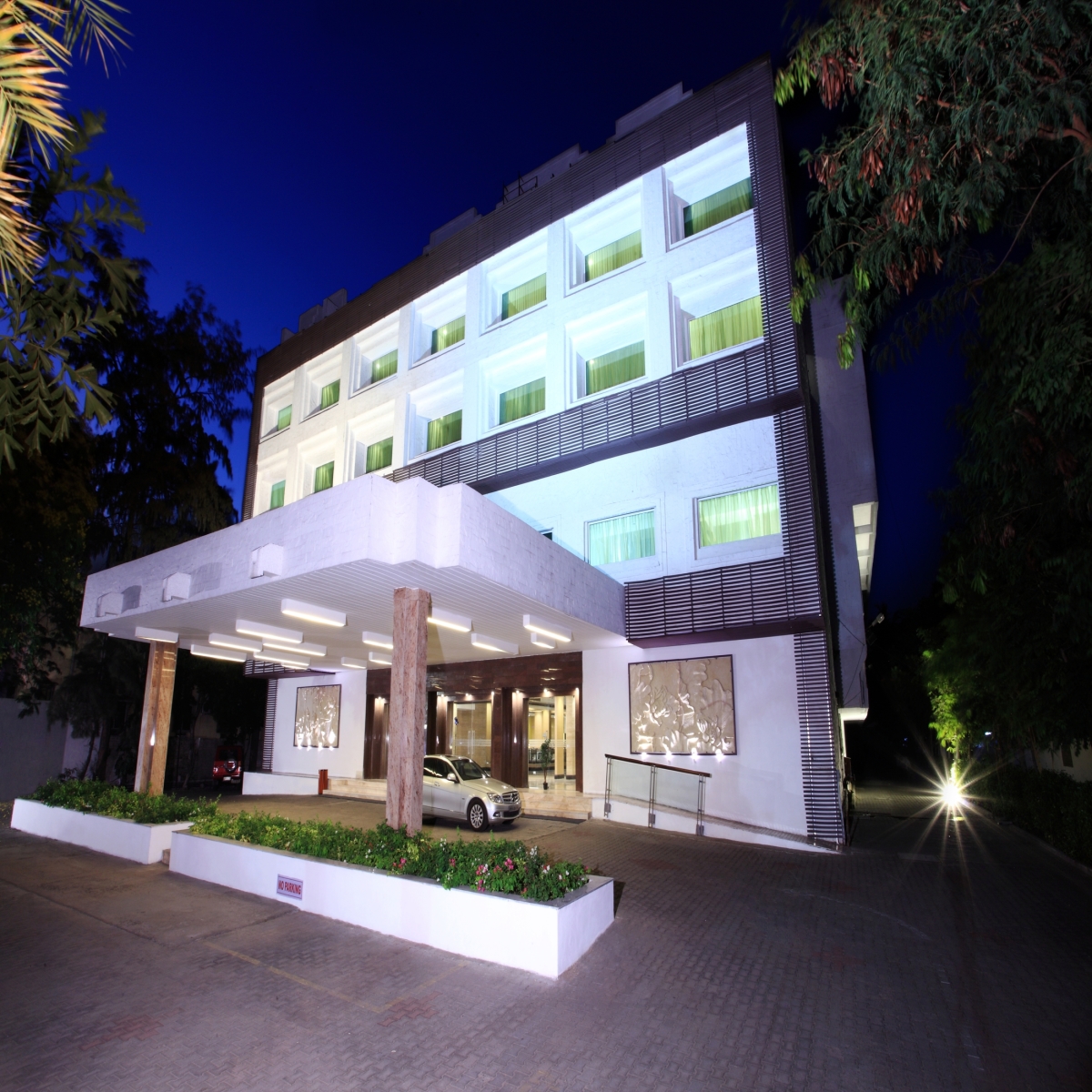 Abu Sarovar Portico-img