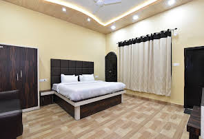 Hotel Clover's Inn-img