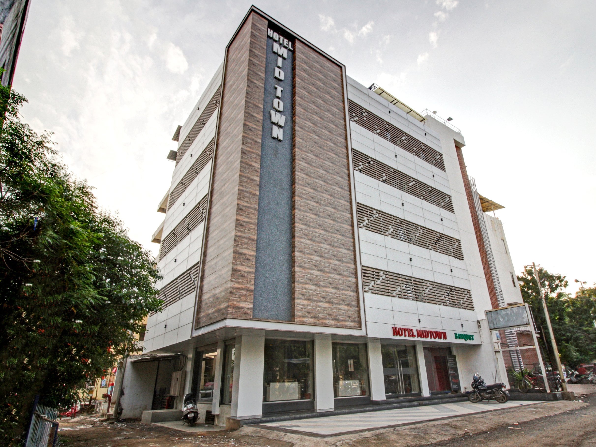 Hotel Midtown, Vadodara-img