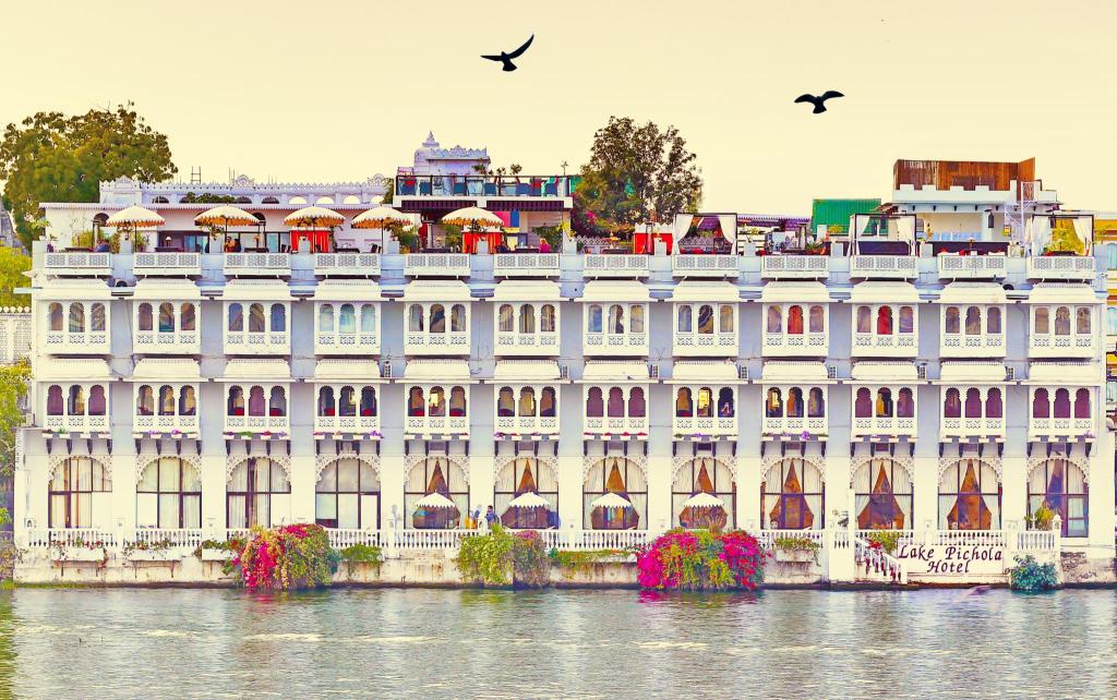 Lake Pichola Hotel-img