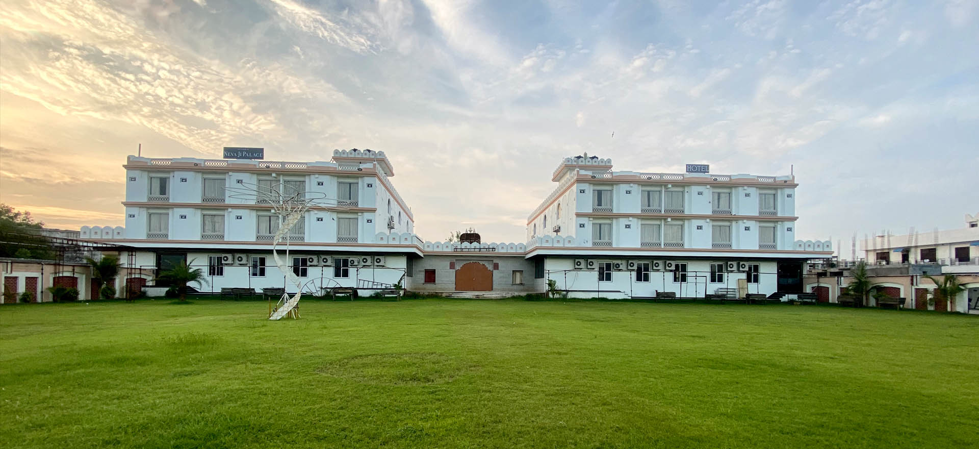 Nevaji Palace, Kota-img