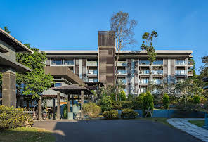 The Mountain Courtyard-img