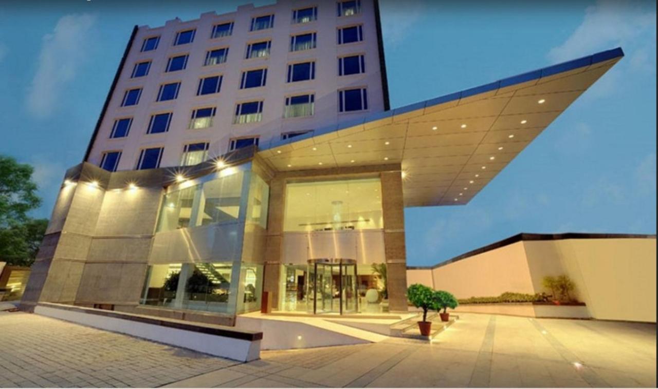 The Pride Hotel-img