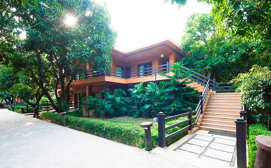 Tuskar's Resort, Corbett-img
