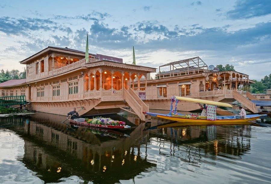 Welcome Heritage Gurkha Houseboats-img