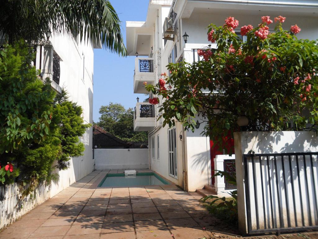 White Castles Anjuna-img