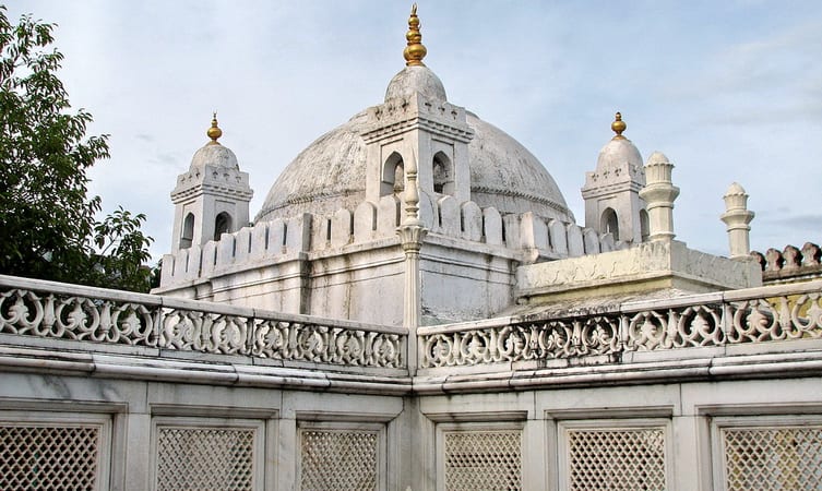 zainuddin-shirzai-maqbara-img