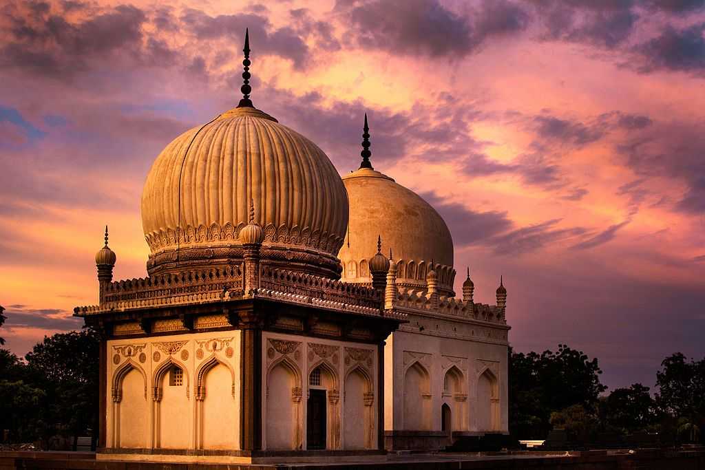 qutub-shahi-tombs-img