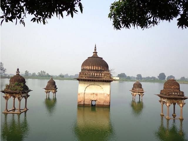 rani-ka-talab-and-shiv-mandir-img