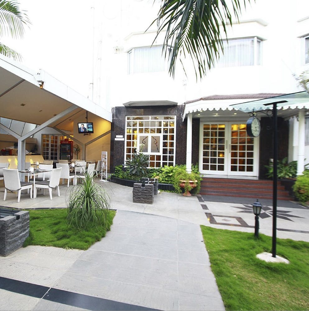 The White room coffee and kitchen-img
